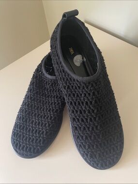 ZARA black knit/ crocheted flats size 40